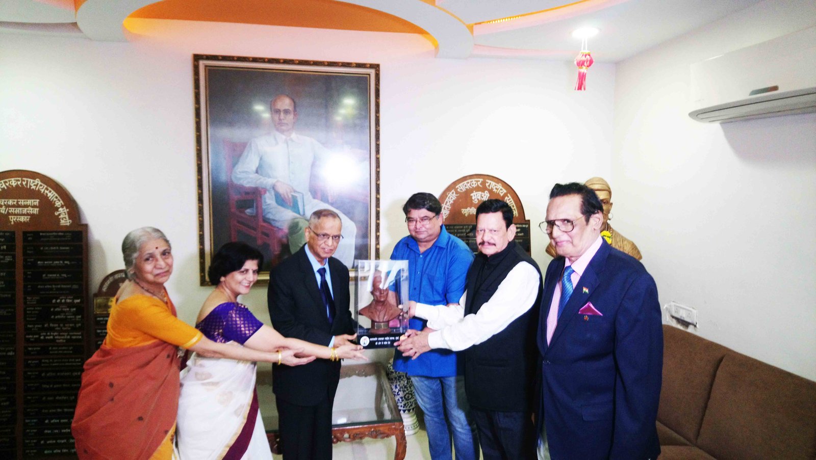 Adarsh Maharashtra | इन्फोसिसचे नारायणमूर्ती, माजी पोलिस महासंचालक अरविंद इनामदार...