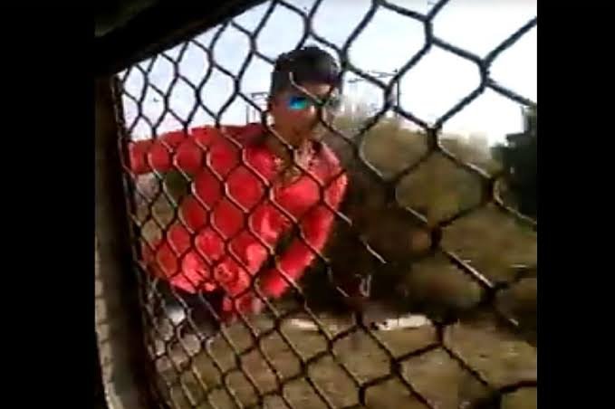 Adarsh Maharashtra | धावत्या लोकलमध्ये स्टंटबाजी...