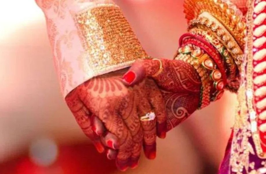 Adarsh Maharashtra | नववधू कोरोना पॉझिटिव्ह...