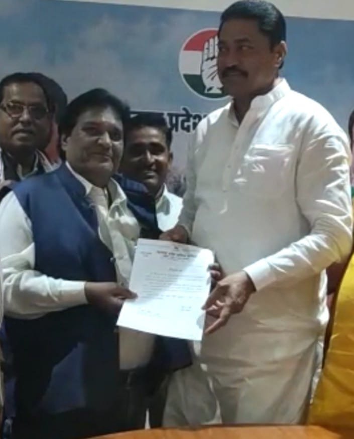 Adarsh Maharashtra | काँग्रेसतर्फे डॉक्टर अनिल साळुंखे यांची भटक्या जाती विमुक्त जाती...