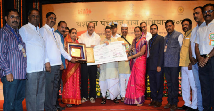 Adarsh Maharashtra | पंचायतराज संस्था पदाधिकाऱ्यांनी गावाला स्वयंपूर्ण, गावकऱ्यांना...