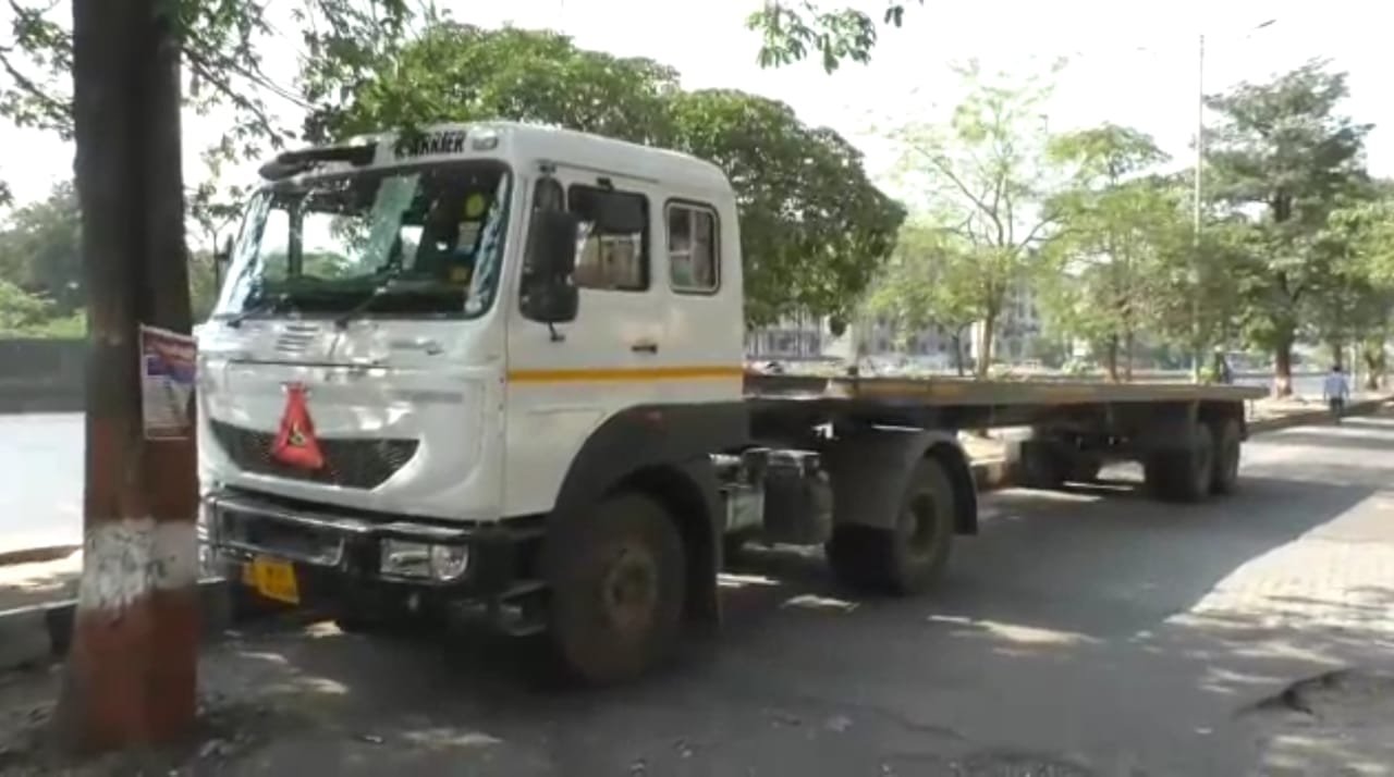 Adarsh Maharashtra | पूर्व द्रुतगती मार्गावर...