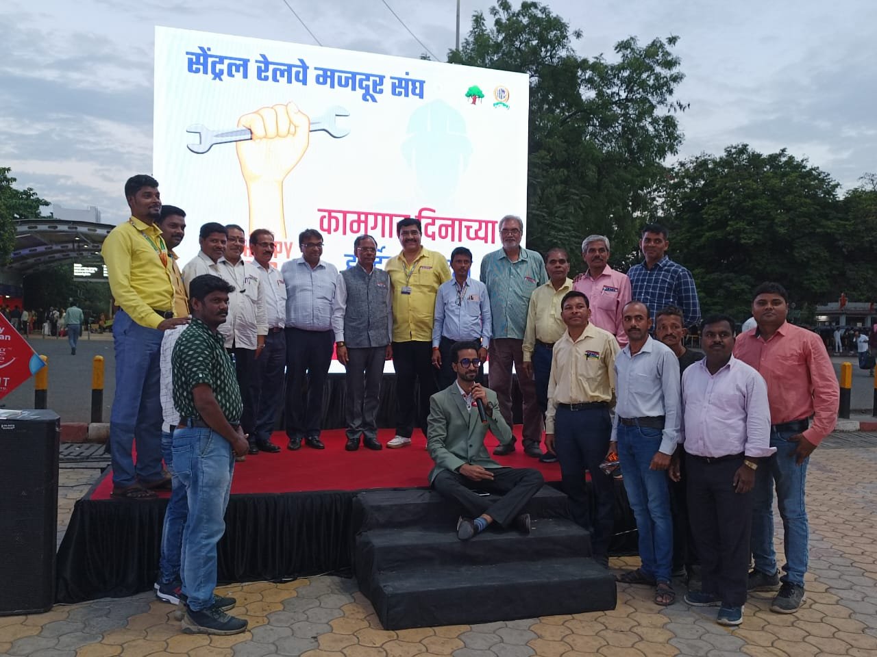 Adarsh Maharashtra | कामगार दिनानिमित्त, पनवेल रेल्वे स्थानकावर डी-व्यसनमुक्ती जागृती शिबिर...