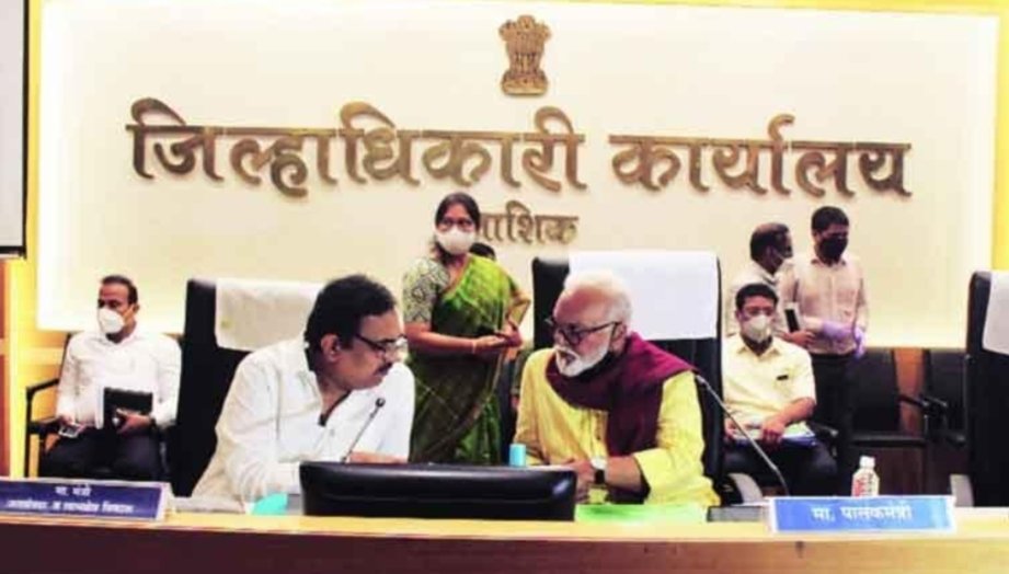 Adarsh Maharashtra | गुजरातकडे जाणारे पाणी दुष्काळी भागास देणार......