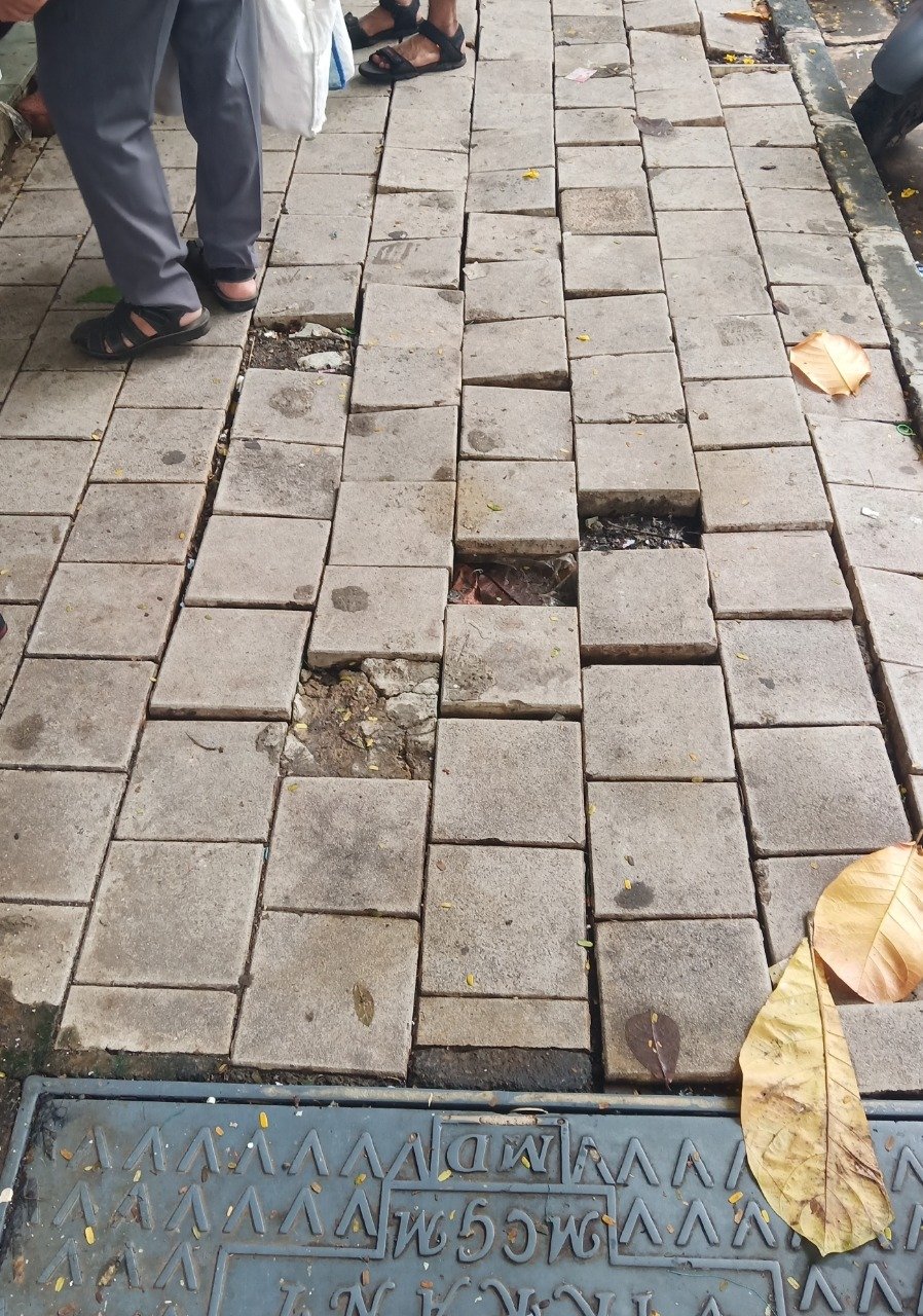 Adarsh Maharashtra | पालिका अधिकाऱयांच्या...