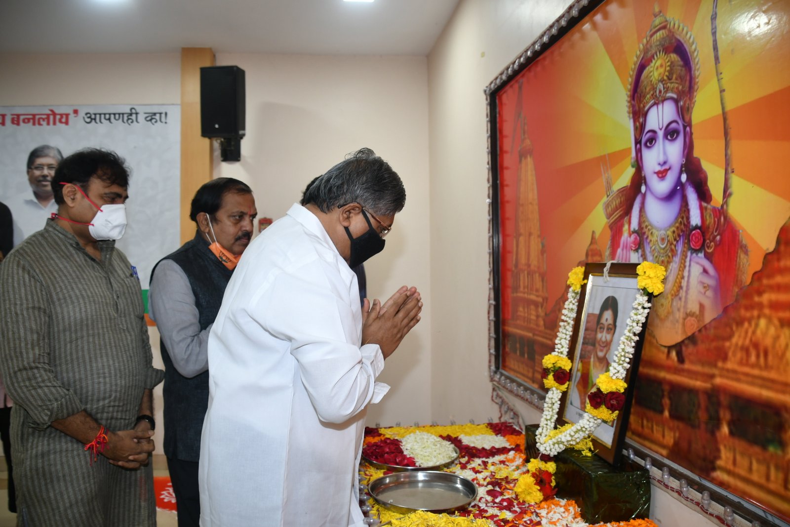 Adarsh Maharashtra | सुषमा स्वराज यांना प्रथम...