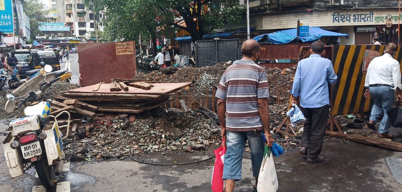 Adarsh Maharashtra | पालिका खात्याअंतर्गत असलेल्या समन्वयाच्या अभावामुळे ड्रेनेज लाईनचे काम...