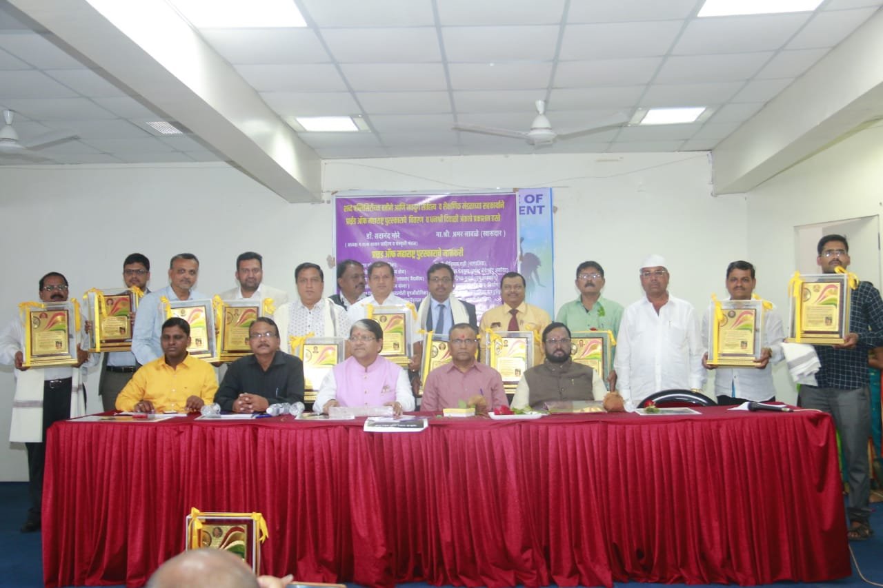 Adarsh Maharashtra | सामान्यातील दिव्यत्वाची प्रचिती अधोरेखित करणारा सामाजिक विभुतीयोग...