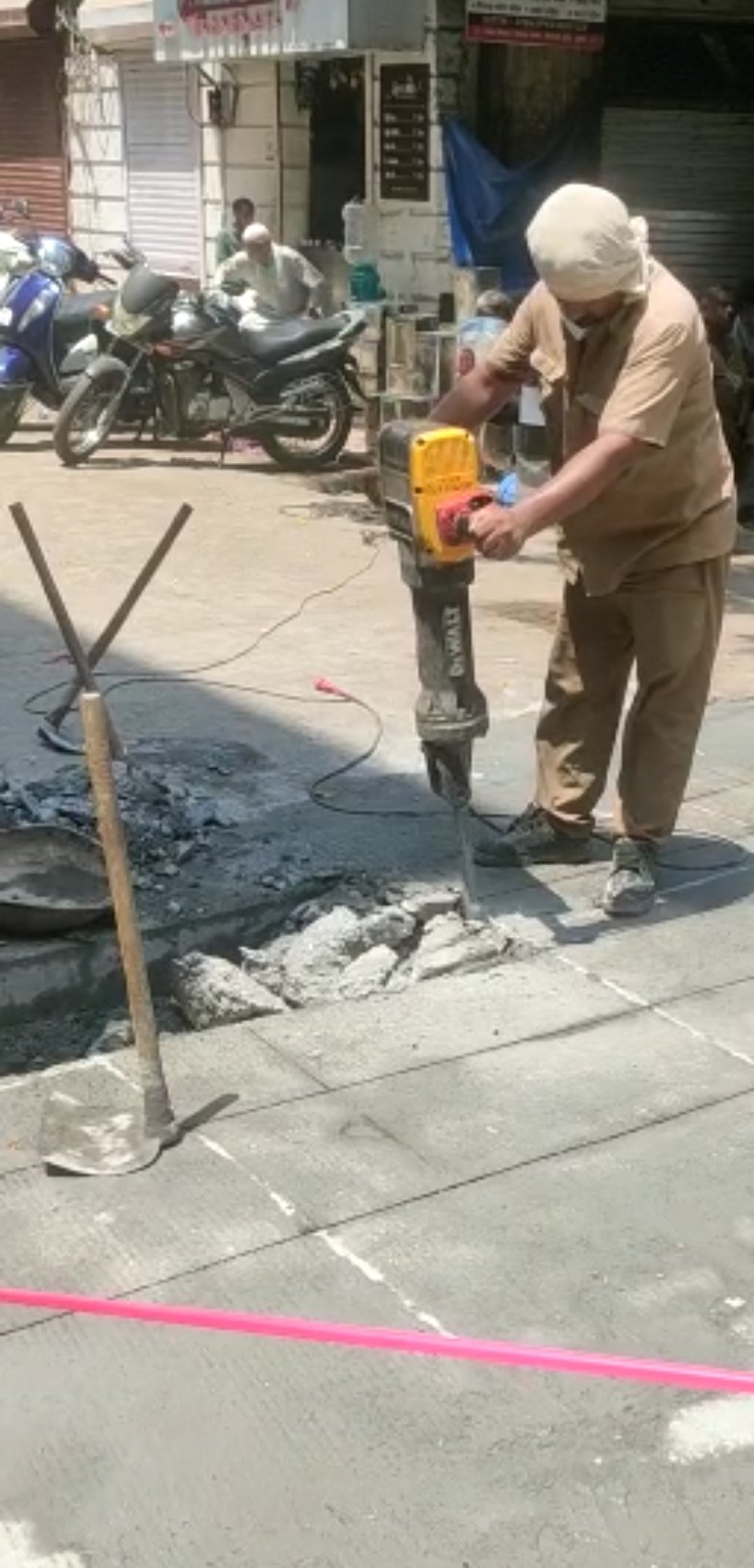 Adarsh Maharashtra | मुंबई में रस्ते की खुदाई कभी...