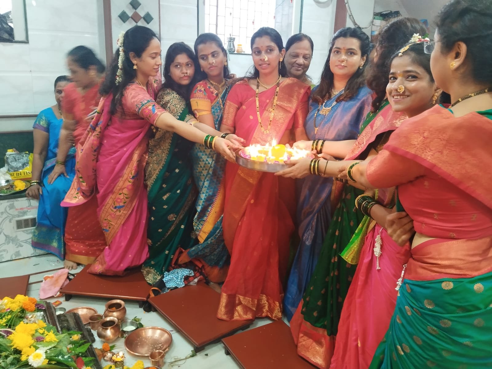 Adarsh Maharashtra | गिरगावात सामूहिक मंगळागौर जल्लोषात  संपन्न नववधूंना...