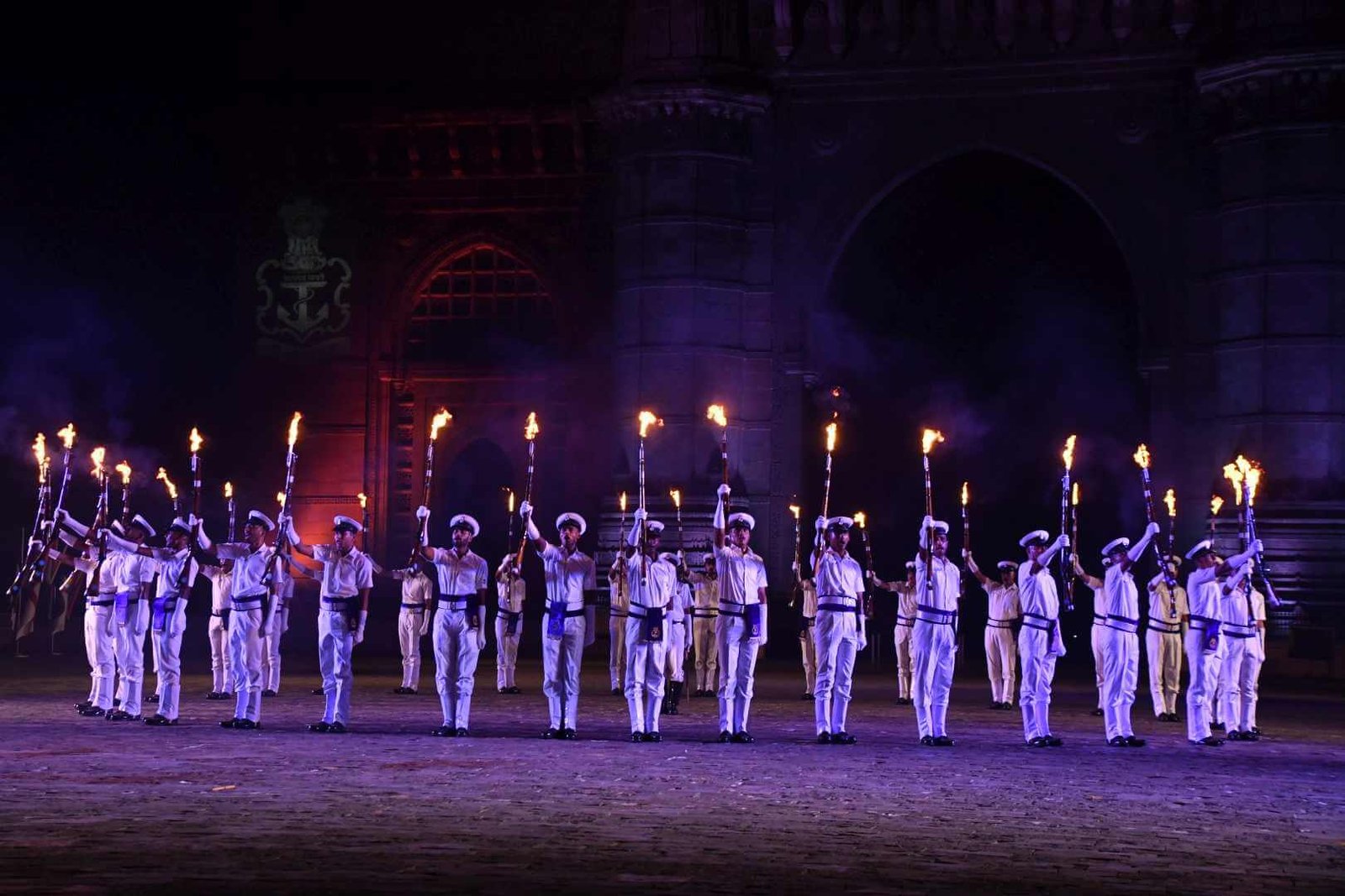 Adarsh Maharashtra | राज्यपालांच्या उपस्थितीत रंगला नौदलाचा ‘बिटींग रिट्रीट’ सोहळा