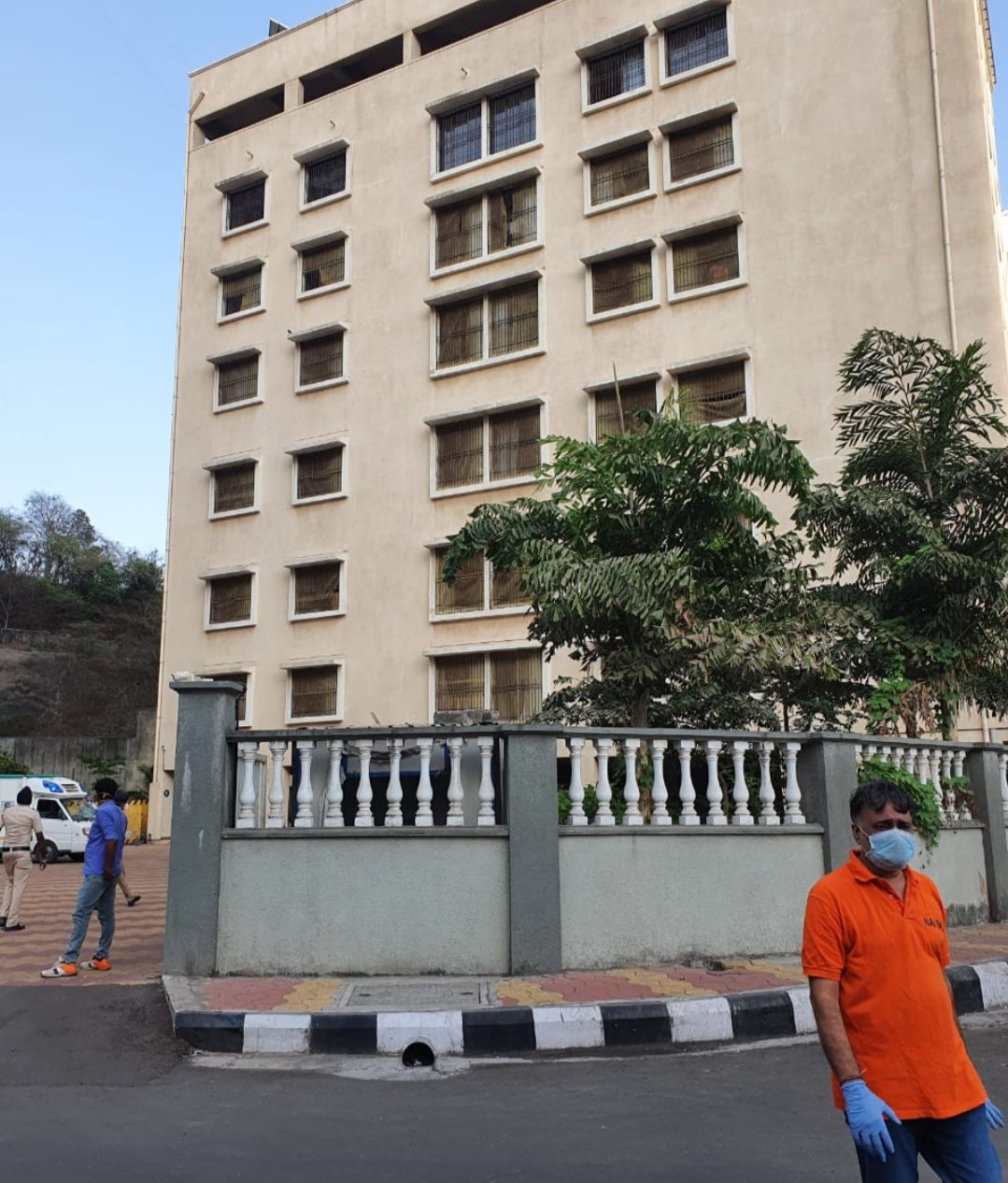 Adarsh Maharashtra | मुंबईतील क्वारंटाईन सेंटर रुग्णांना जेल वाटते – किरीट सोमैया