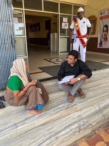 Adarsh Maharashtra | माणुसकीची मूल्य जपणारा जिल्ह्याअधिकारी अब्दुल अजीम