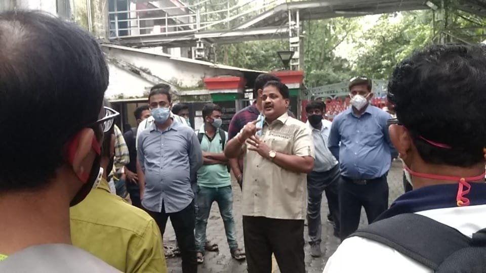 Adarsh Maharashtra | मनसेच्या दणक्याने रेल्वे वर्कशाॅपमधील,कंत्राटी कामगारांची वाचली नोकरी