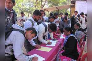 Adarsh Maharashtra | रोजगारासाठी पुन्हा उदासिनता