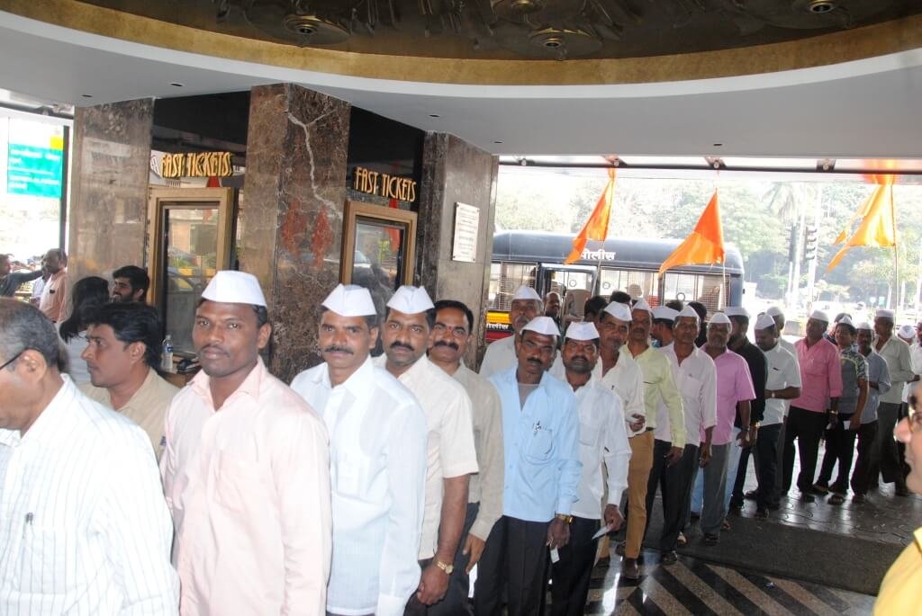 Adarsh Maharashtra | माथाडी कामगारांसाठी आलिशान सिनेमा गृहात ठाकरे चित्रपटाचे आयोजन