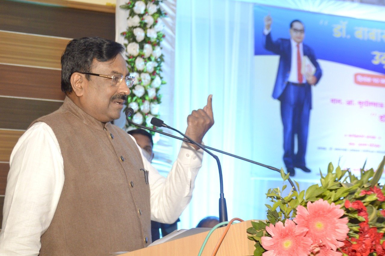 Adarsh Maharashtra | चंद्रपूरच्‍या दीक्षाभूमीवर...