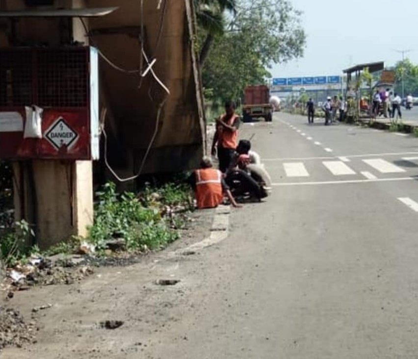 Adarsh Maharashtra | विक्रोळीतील पादचारी...