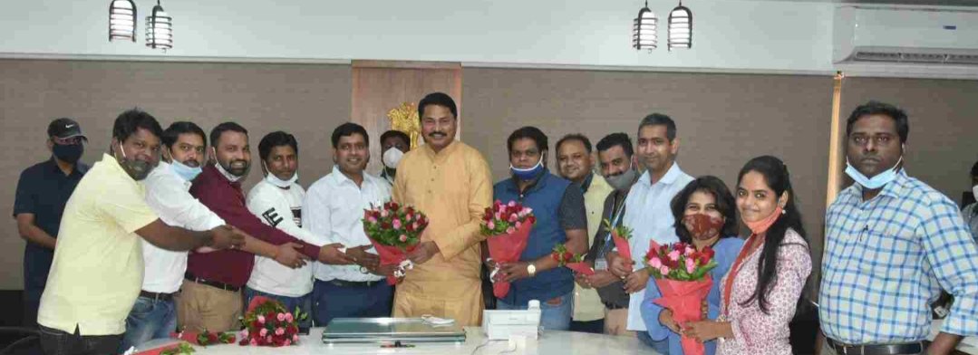 Adarsh Maharashtra | टीव्ही जर्नालिस्ट...