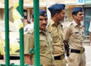 Adarsh Maharashtra | लॉकडाऊन काळात गैरहजर असलेल्या सुरक्षा रक्षकांना कामावर  घेणार