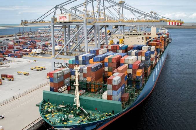 Adarsh Maharashtra | गोदी कामगारांचा  महागाई  भत्ता गोठविण्यास अंतरिम स्थगिती,मुंबई उच्च...