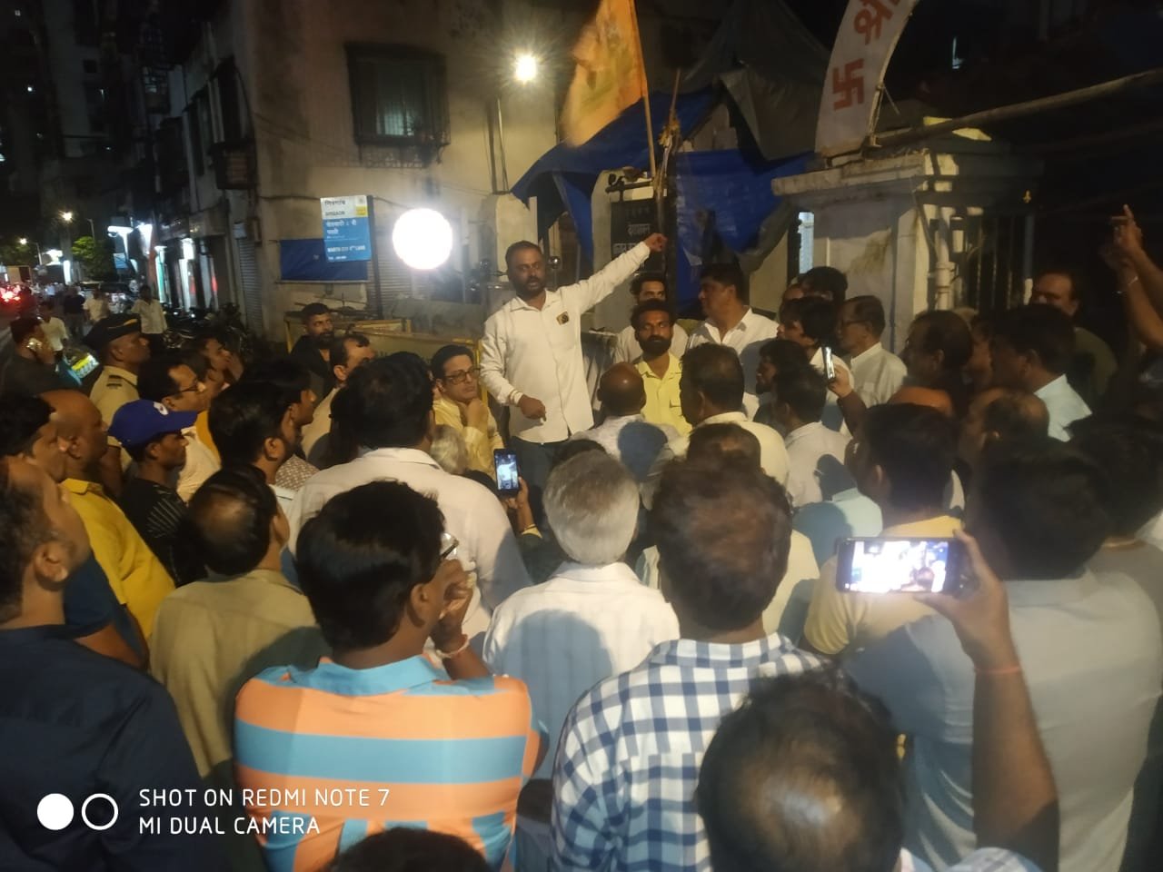 Adarsh Maharashtra | पुरातन मंदिर वाचवण्यासाठी हिंदू संघटना व नागरिक...