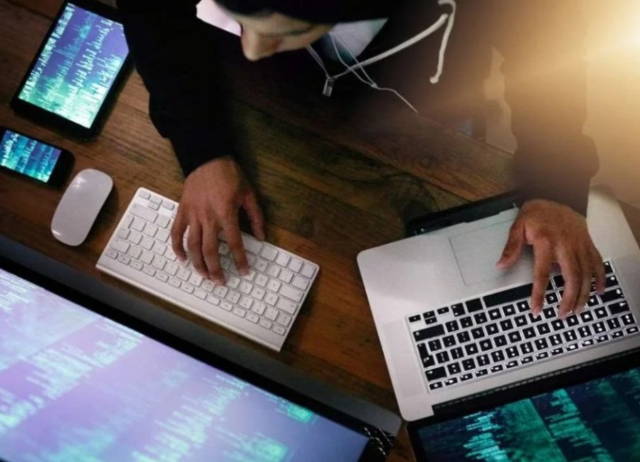 Adarsh Maharashtra | फेसबुकवरील नाव वापरून लुटणारी टोळी...