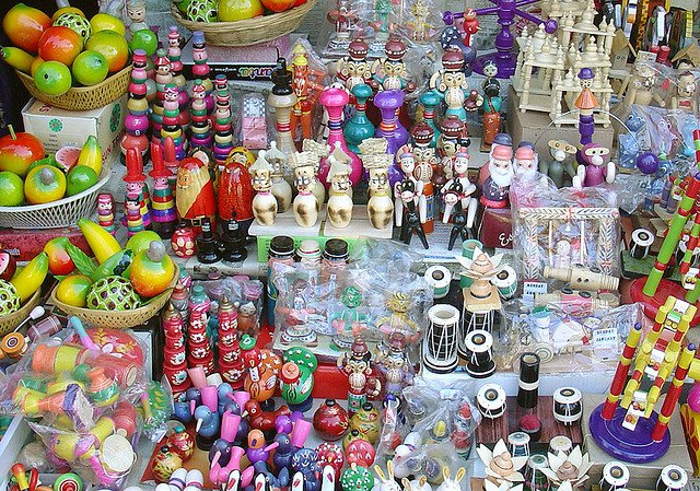 Adarsh Maharashtra | खाऊसोबत प्लॅस्टिक खेळणी असतील तर कारवाई