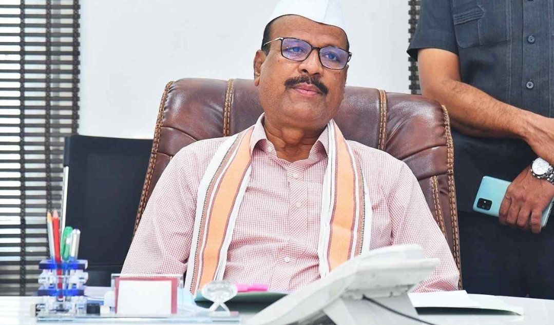 Adarsh Maharashtra | शासकीय निर्णयांची माहिती ग्रामपातळीपर्यंत पोहोचवावी- ग्रामविकास...