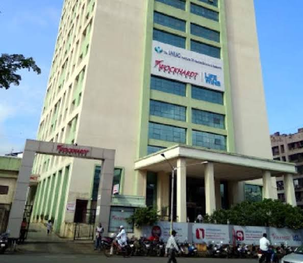 Adarsh Maharashtra | कोरोनाग्रस्त महिलेने दिला...