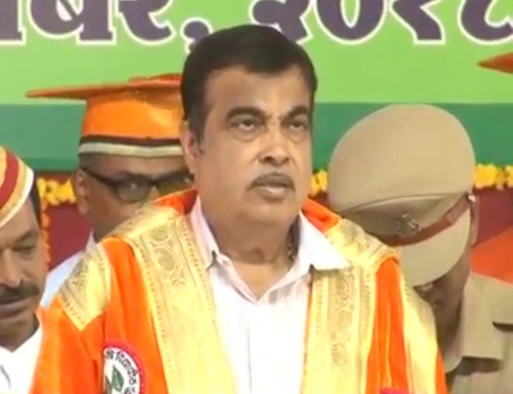 Adarsh Maharashtra | नितीन गडकरी यांना पदवीदान समारंभात स्टेजवरच भोवळ