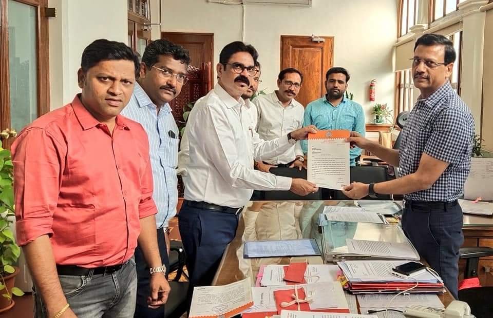 Adarsh Maharashtra | कोरोना विषाणुंचा प्रादुर्भाव रोखण्याच्या उपाययोजनेसाठी मनसे नेते .बाळा...