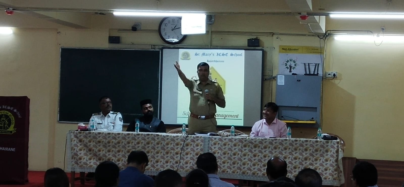 Adarsh Maharashtra | वाहतूक कोंडी सोडवण्यासाठी...