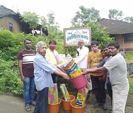 Adarsh Maharashtra | डेमोक्रॅटिक युथ फेडरेशनची पूरग्रस्तांना मदत