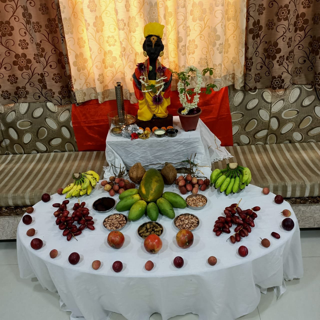 Adarsh Maharashtra | टाकाऊ वस्तू पासुन साकारली विठू माऊलीची मूर्ती