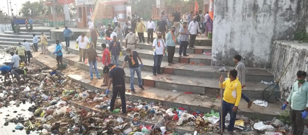 Adarsh Maharashtra | आमदार मिहिर कोटेचा यांच्या नेतृत्वाखाली भाजपातर्फे स्वच्छता अभियान...