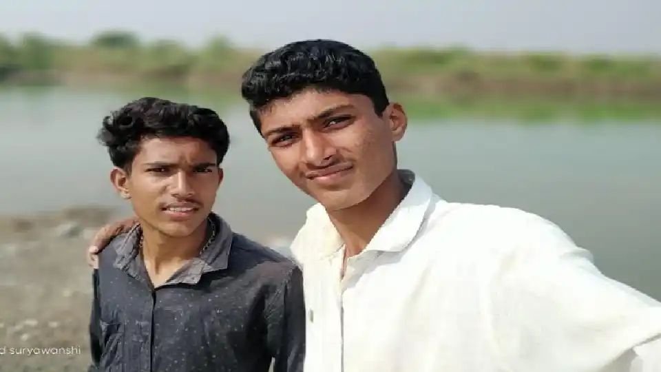 Adarsh Maharashtra | मित्राला वाचवताना तो ही बुडाला;दोन जीवलग मित्रांचा मृत्यूने मुंगसे गावावर...