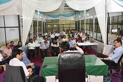 Adarsh Maharashtra | भारत निवडणूक आयोगाच्या अधिकाऱ्यांकडून निवडणूक निर्णय अधिकाऱ्यांना...