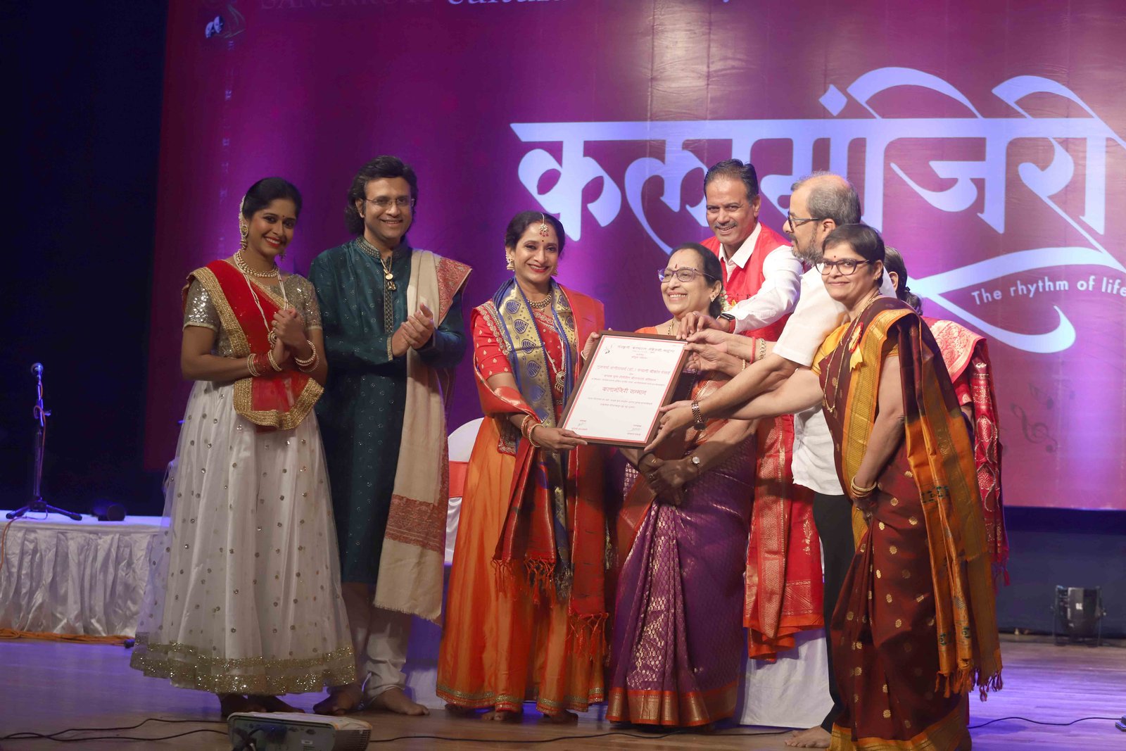 Adarsh Maharashtra | नृत्यांगना डॉ. रुपाली देसाई यांचा  कलामंजिरी पुरस्काराने सन्मान