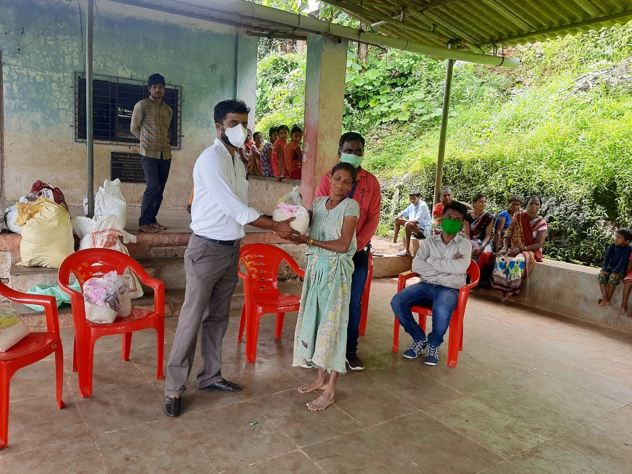 Adarsh Maharashtra | संकल्प ट्रस्टतर्फे एक हात...