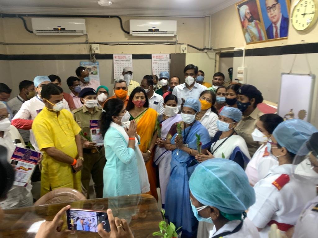 Adarsh Maharashtra | राजावाङी रुग्णालयातील डॉक्टर,परिचारिकासफाई कर्मचारी व सुरक्षा रक्षक...