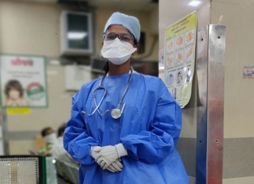 Adarsh Maharashtra | डॉक्टर दिपाली यांनी अखेर कोरोनाला हरवून .रुग्ण सेवेसाठी के. ई. एम मध्ये दाखल .