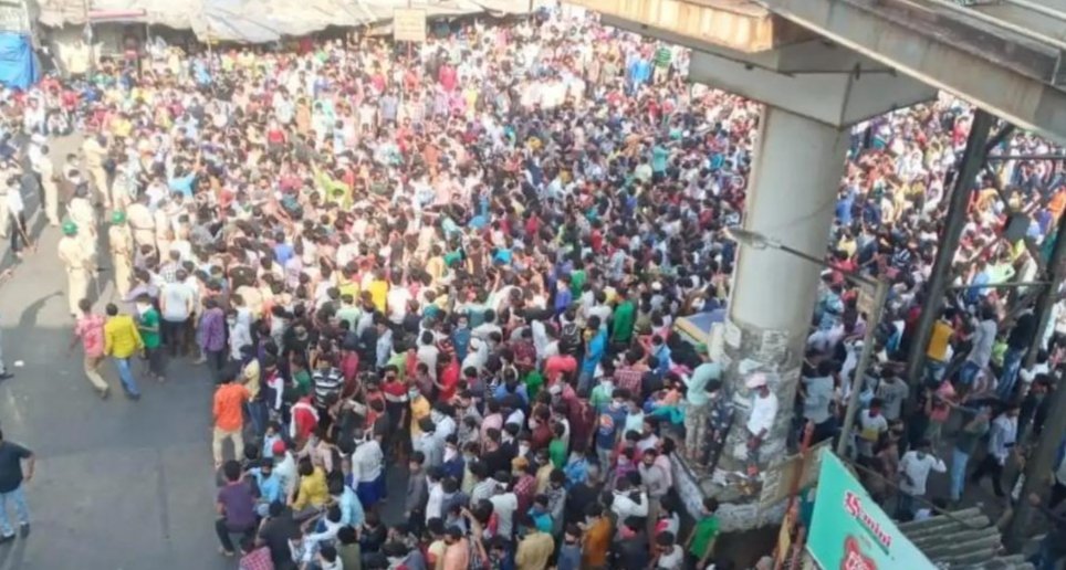 Adarsh Maharashtra | वांद्रे येथे लॉकडाऊनची ऐशीतैशी; हजारोंच्या संख्येने उतरलेल्या जमावामुळे...