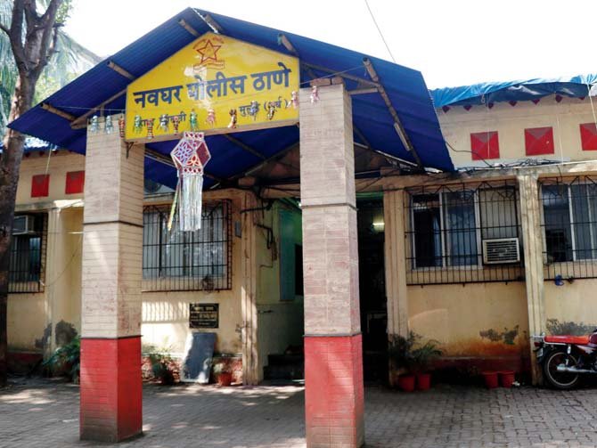 Adarsh Maharashtra | लहान मुलीवर लैगिक अत्याचार करणाऱ्या गर्दुल्ल्या आरोपीने पोलिसावर केला...