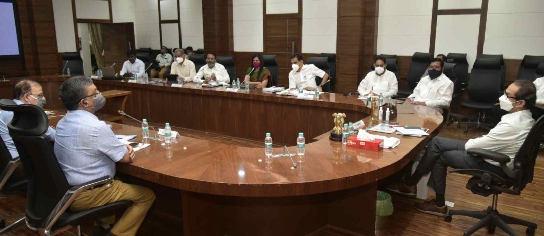 Adarsh Maharashtra | मुंबईतील पादचारी मार्ग, उड्डाणपूल, वाहतूक बेटांचे सौंदर्यीकरण जूनपर्यंत...