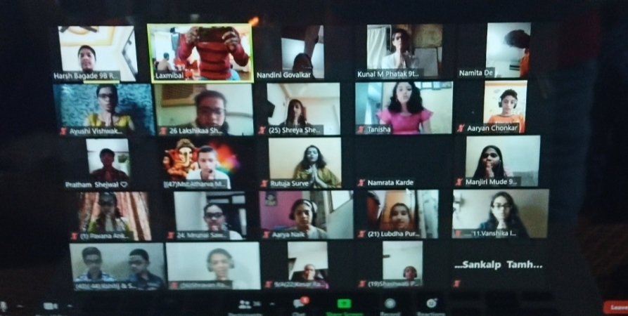 Adarsh Maharashtra | सौ लक्ष्मीबाई शाळेत अथर्वशीर्षाचे पठण आणि विद्यार्थ्यांसाठी ऑनलाईन...