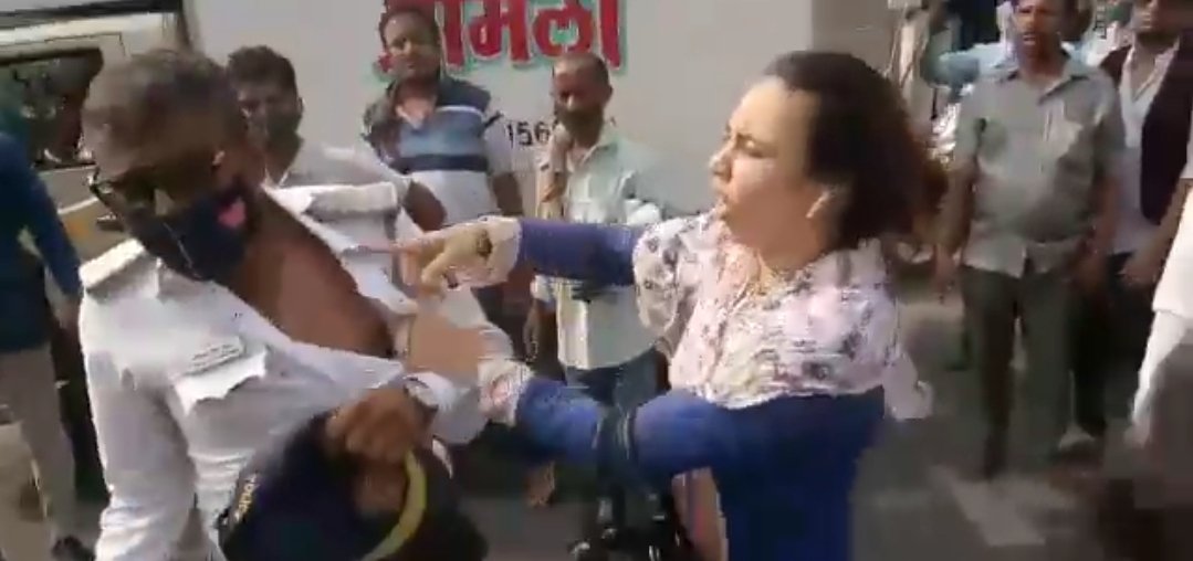 Adarsh Maharashtra | मुंबईत वाहतूक पोलिसाला मारहाण  सादविका तिवारी आणि मोहसीन खानला अटक