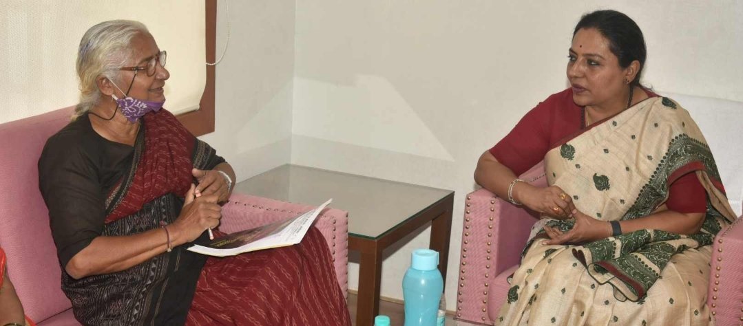 Adarsh Maharashtra | गरीब वस्त्यांतील महिलांचे प्रश्न प्राधान्याने सोडवावेत,ज्येष्ठ सामाजिक...