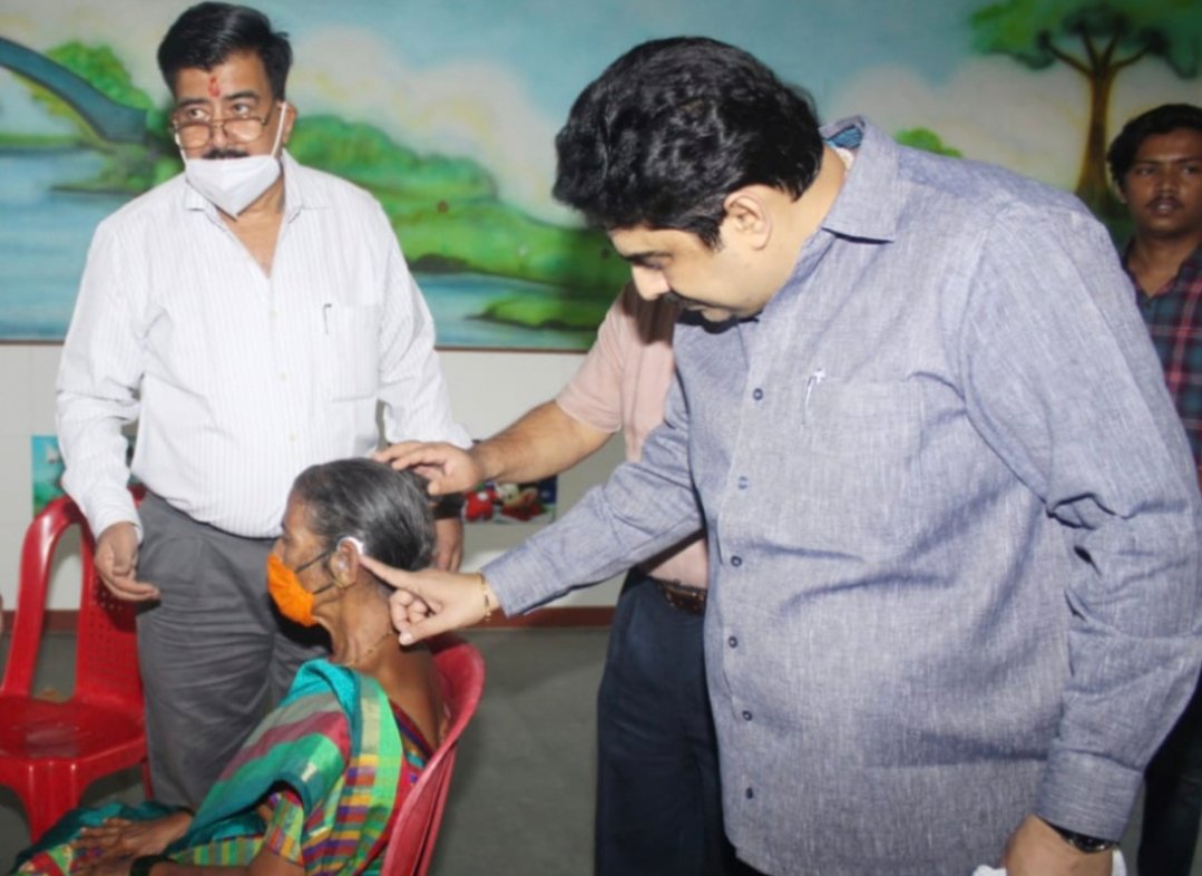 Adarsh Maharashtra | मा. खा. संजय पाटील यांच्यातर्फे भांडूप व मुलुंड येथे श्रवणयंत्राचे मोफत...