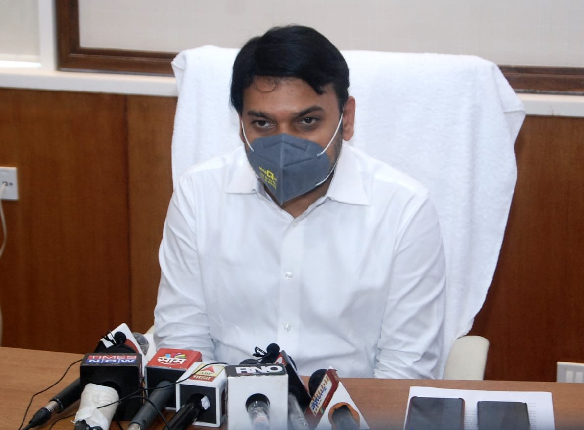 Adarsh Maharashtra | सिरम इन्स्टिट्यूटच्या कोवीड-१९ वरील लसीची पुण्यातील भारती हॉस्पिटलमध्ये...